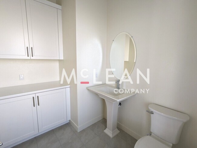 Building Photo - Beautiful Two-Story Four Bedroom Home at t...