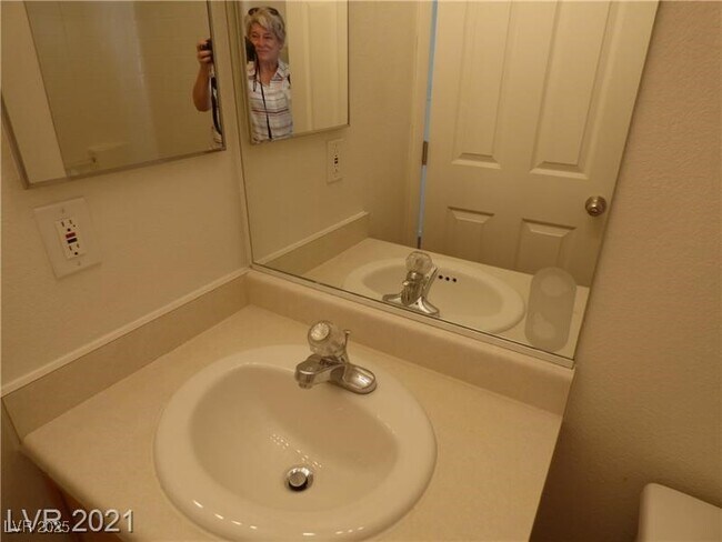 Building Photo - 6082 Las Nubes Dr