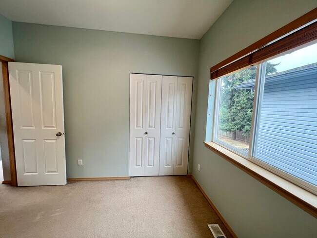 Building Photo - Greenwood Home