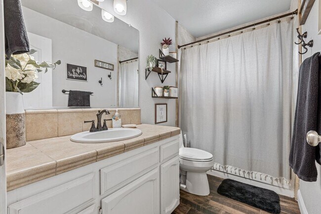Building Photo - Madera Ranchos Home, 3BR/2BA, Built 1986 -...