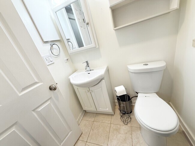 Building Photo - 3918 N Kedvale Ave