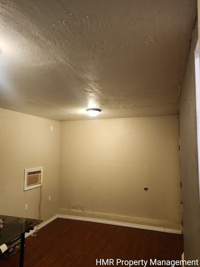 Building Photo - MOVE IN SPECIAL - Charming Single-Story Home