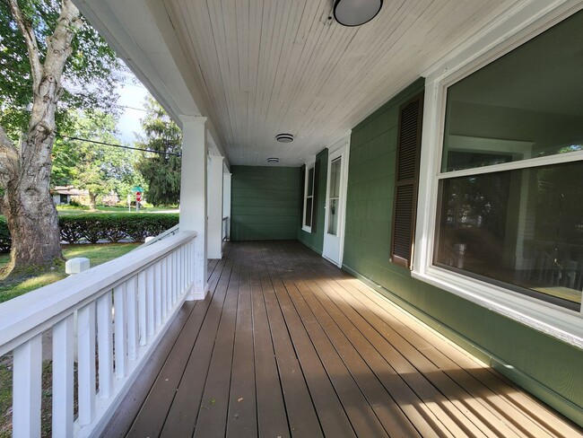 Building Photo - Spacious 5-Bedroom, 2-Bathroom Home AVAILA...