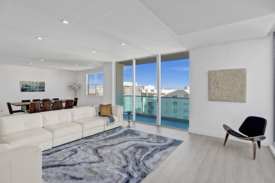 Building Photo - 4001 S Ocean Dr