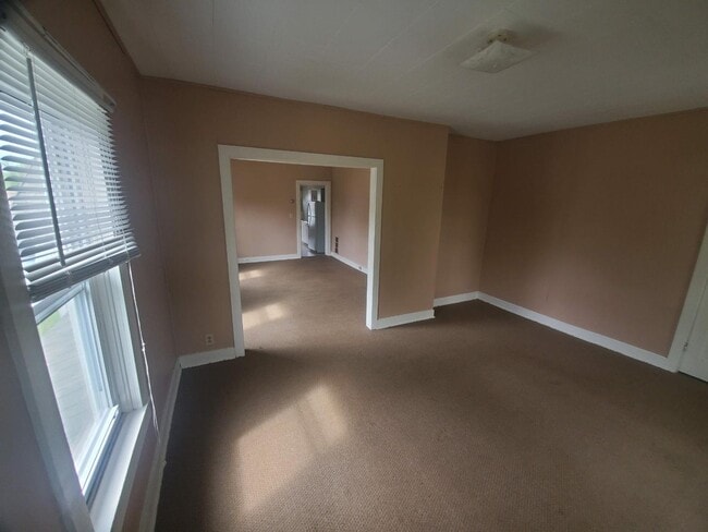 Building Photo - 211 E Somo Ave