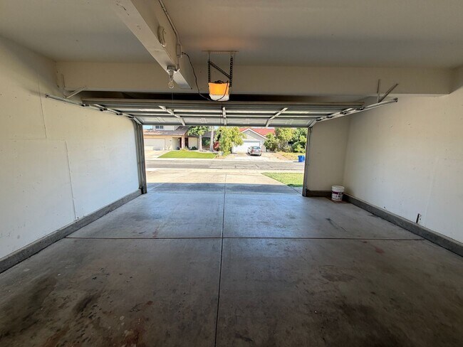 Building Photo - 872 Shellwood Way