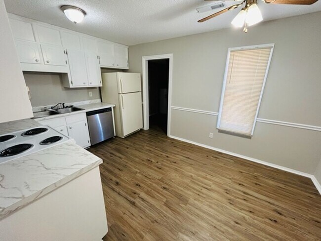 Building Photo - 2902 6th St.