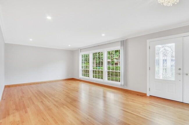 Building Photo - 1206 Lynn Terrace