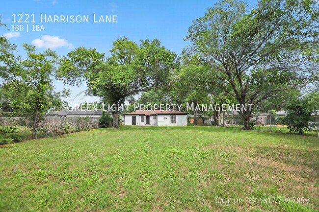 Building Photo - 1221 Harrison Ln
