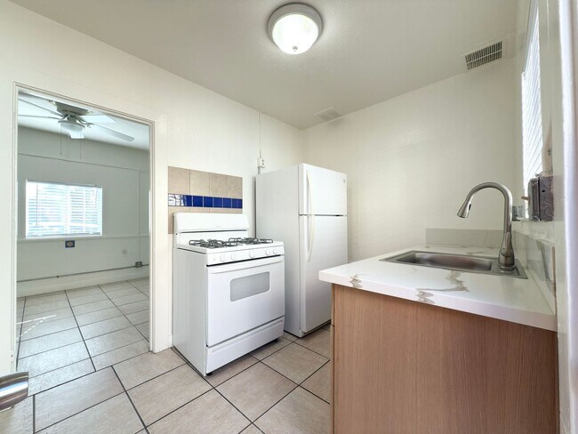 Building Photo - Studio in Downtown Oceanside!