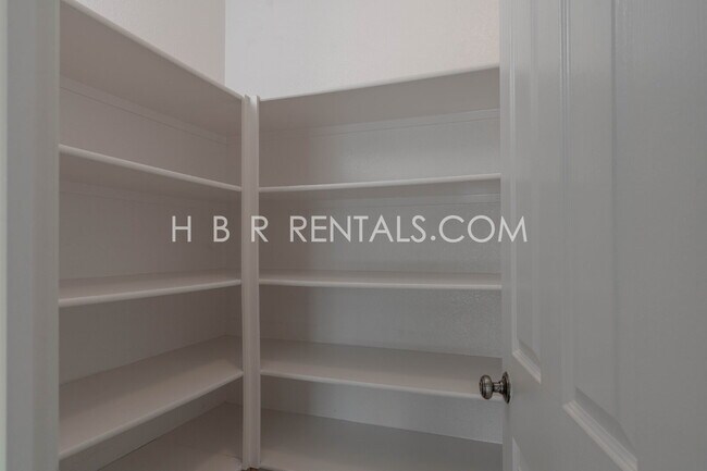 Building Photo - 521 S Altura Ct