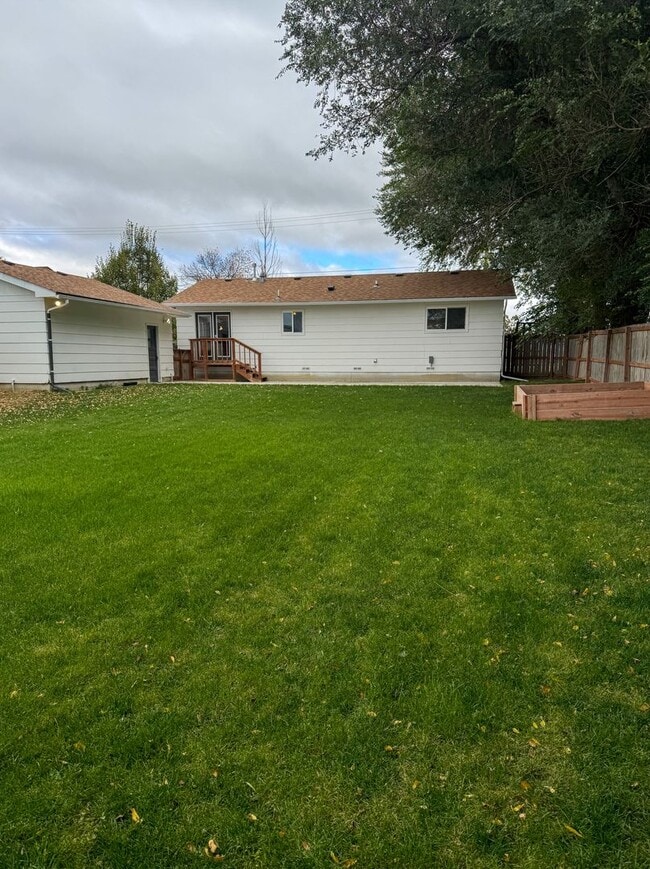 Building Photo - Pet Friendly 2 bed/ 2 bath single family h...