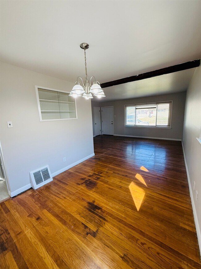 Building Photo - 936 Highmont Dr