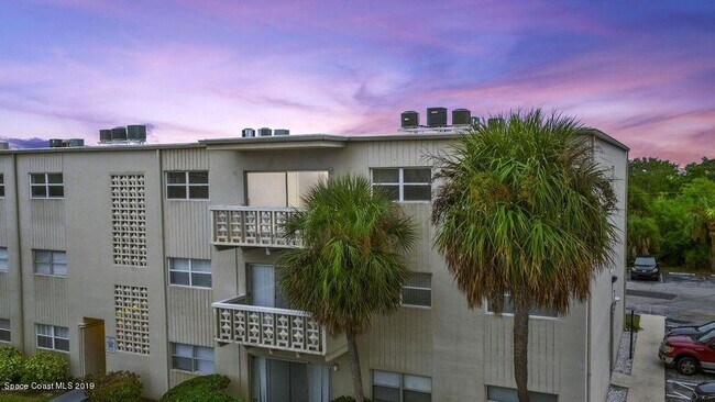 Building Photo - 223 Columbia Dr