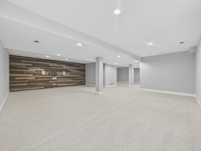 Building Photo - 11672 E Berry Ave