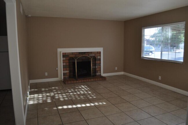 Building Photo - 401 Calaveras Ct