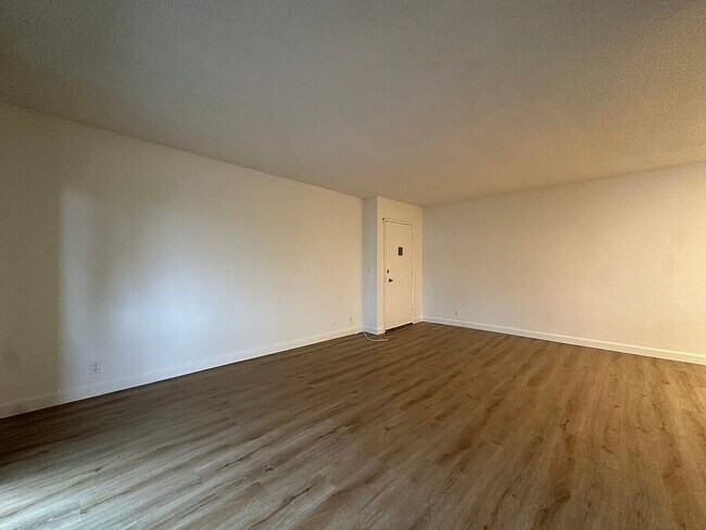 Building Photo - 1432 N Fairfax Ave