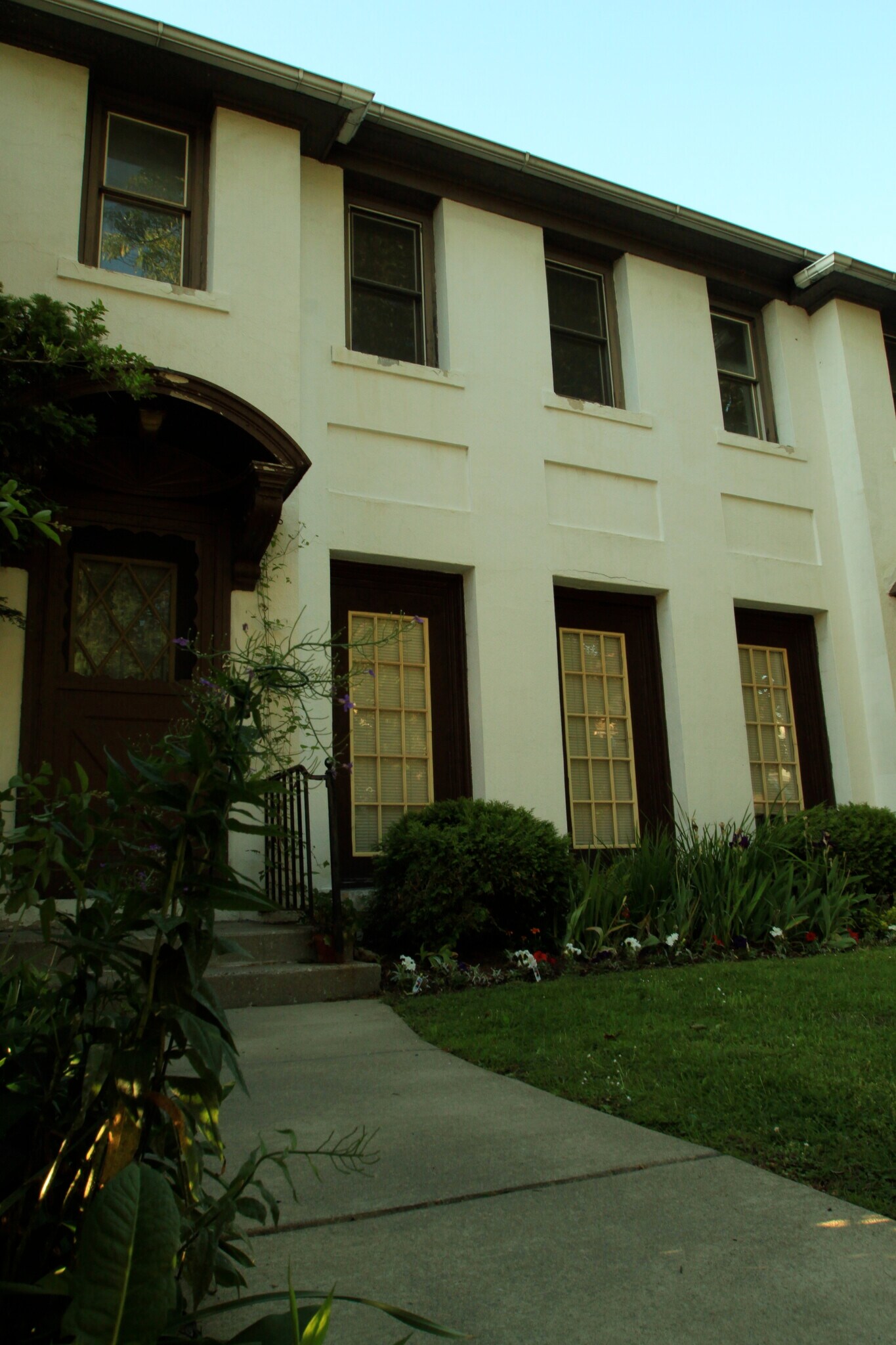 Building Photo - 608 Elmwood Ave