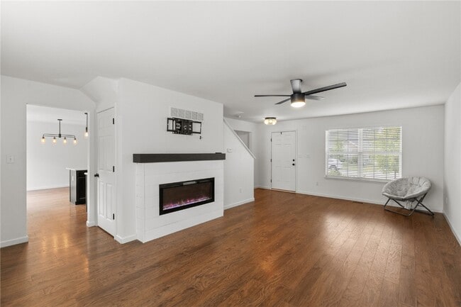 Building Photo - 945 Crestwood Ln