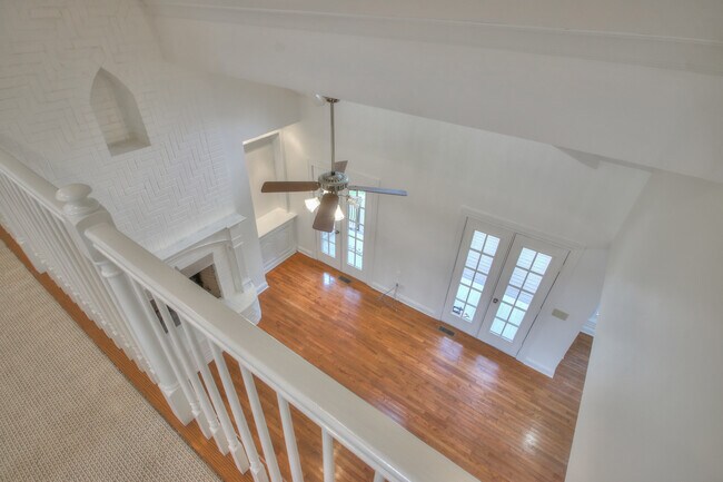 Building Photo - 4335 N Chapel Rd