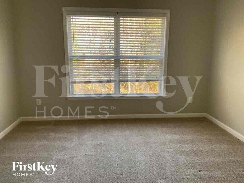 Building Photo - 670 Golden Meadow Dr