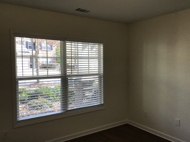Building Photo - 2512 Walnut Tree Ln
