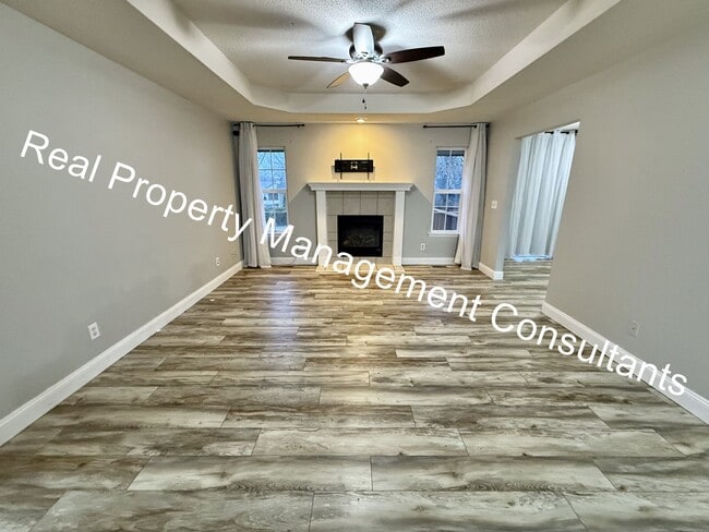 Building Photo - 4 Bedroom with Flexible Living & Modern Charm