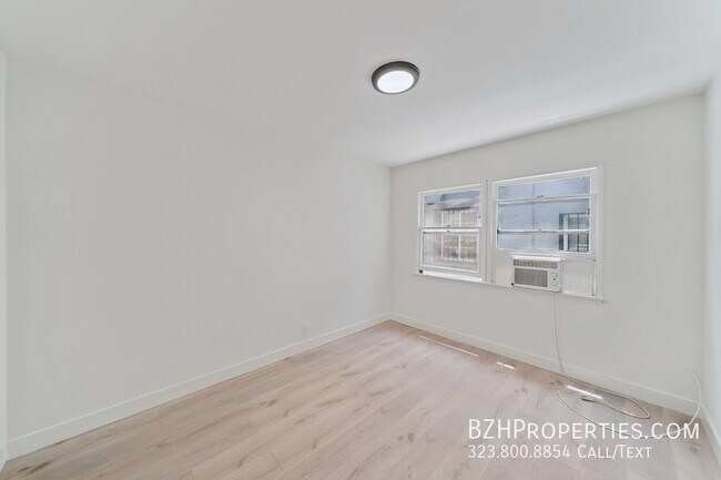 Building Photo - 1136 S Sherbourne Dr
