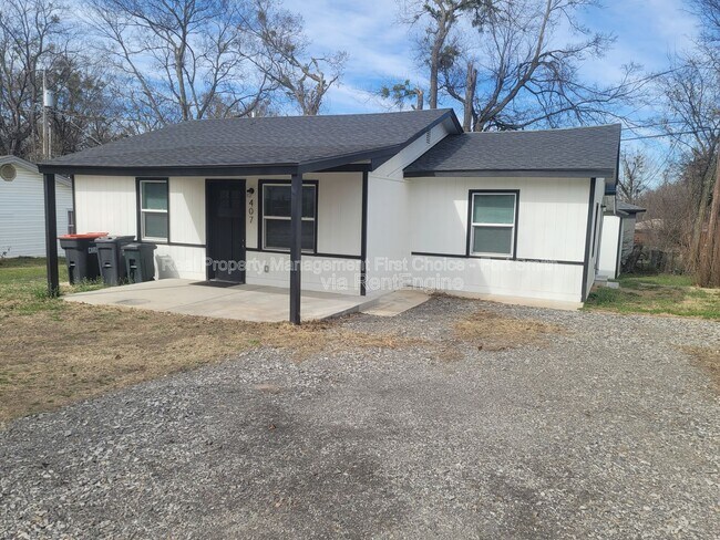 Building Photo - 407 Hemlock St