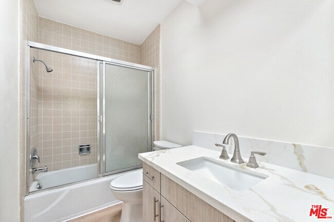 Building Photo - 8900 Alto Cedro Dr