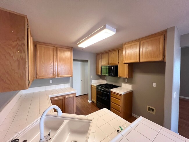 Building Photo - Prime Petaluma 3-Bedroom, 2.5-Bath Home Ne...