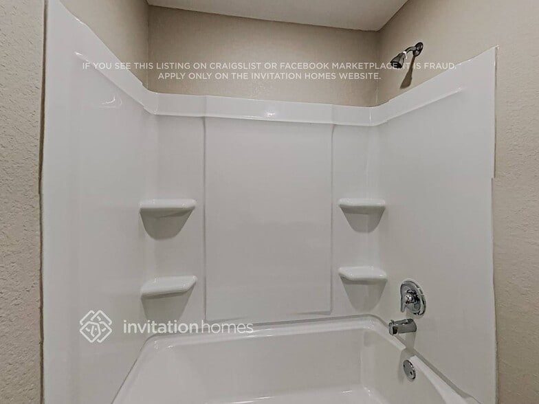 Building Photo - 439 Vermeer Ct