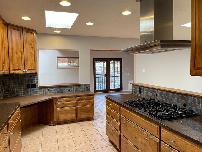 Building Photo - Single Family Home