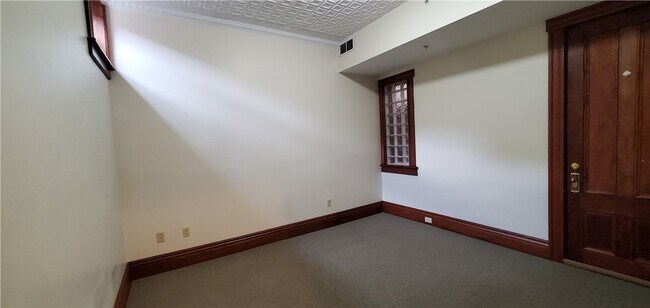 Building Photo - 750 South Ave