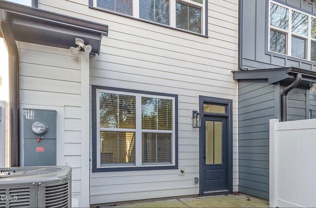 Building Photo - 4801 Gossamer Ln