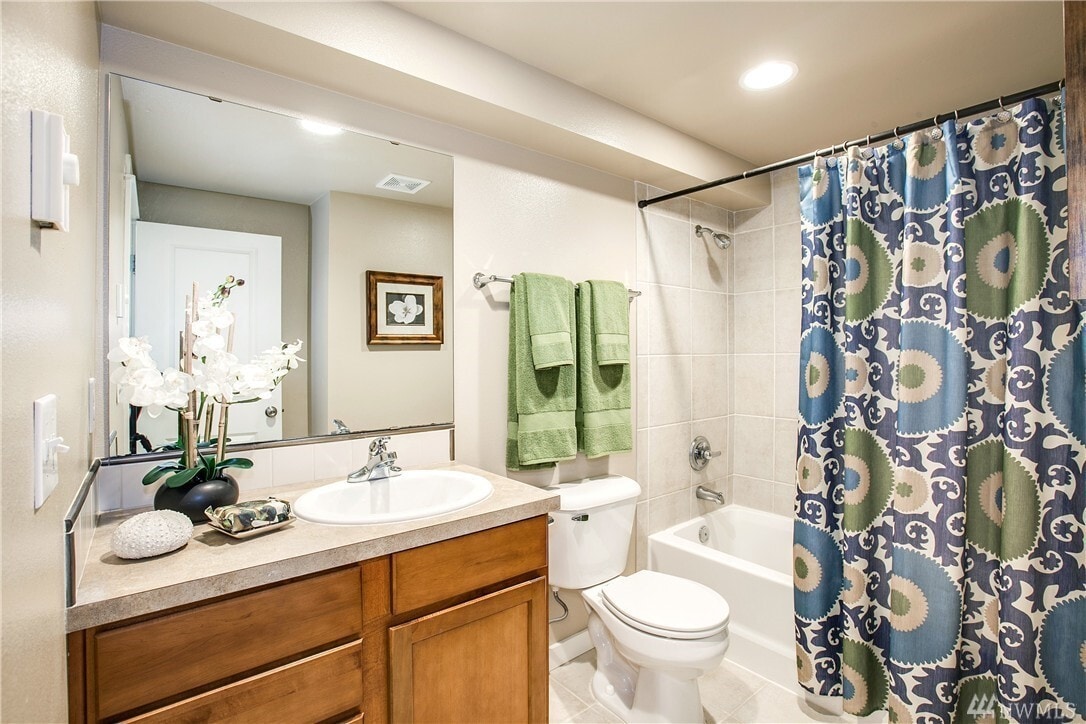 Full Bath for Two Bedrooms Downstairs - 1110 29th Ave S