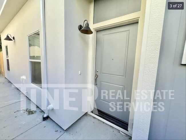 Building Photo - 1509 Eggplant Alley