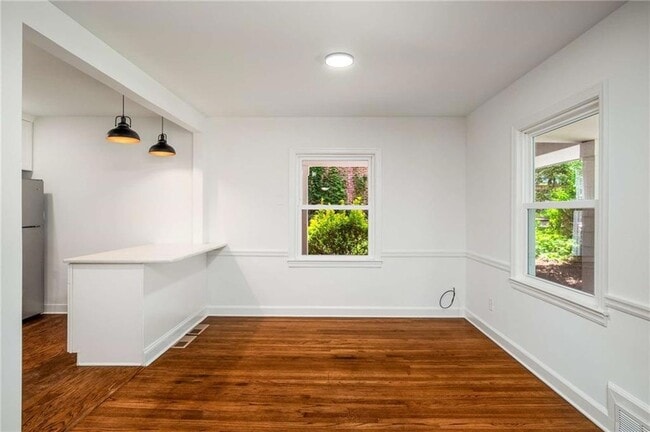 Building Photo - 1774 Laurelwood Dr SW
