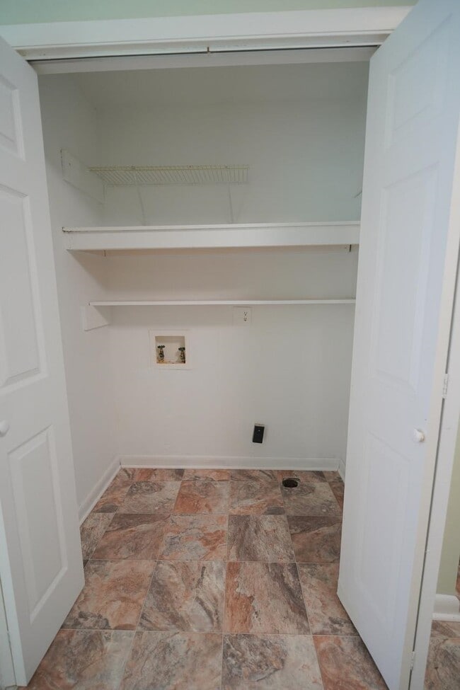 Building Photo - 2304 Hartsfield Ct