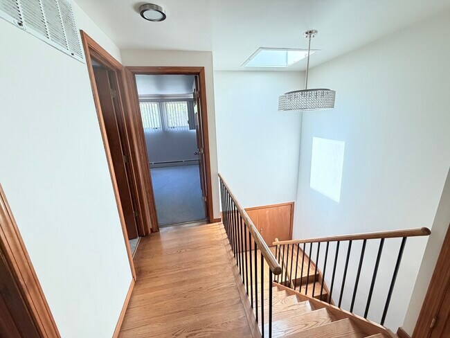 Building Photo - 5557 S Harper Ave