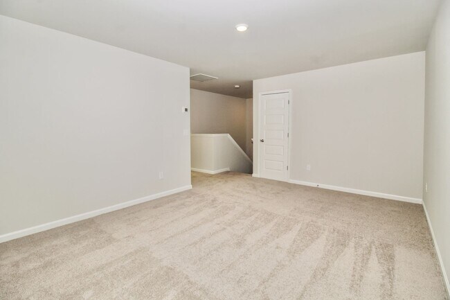 Building Photo - $500 Off 1st Month's Rent - 4 Bdrm/3 Bath, Brand New Townhome in Ocean Isle