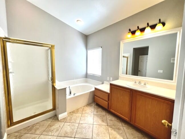 Building Photo - Beautiful 1 Story house located in the Northwest