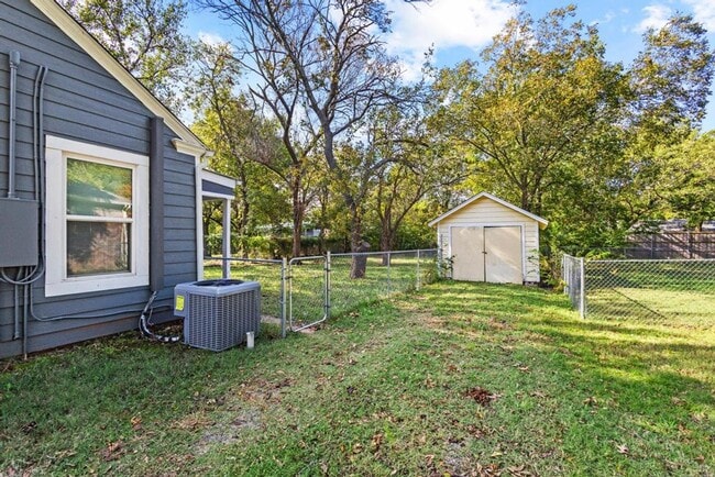 Building Photo - 1708 N Woods St