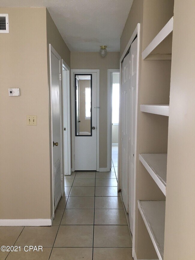 Building Photo - 718 S Gay Ave