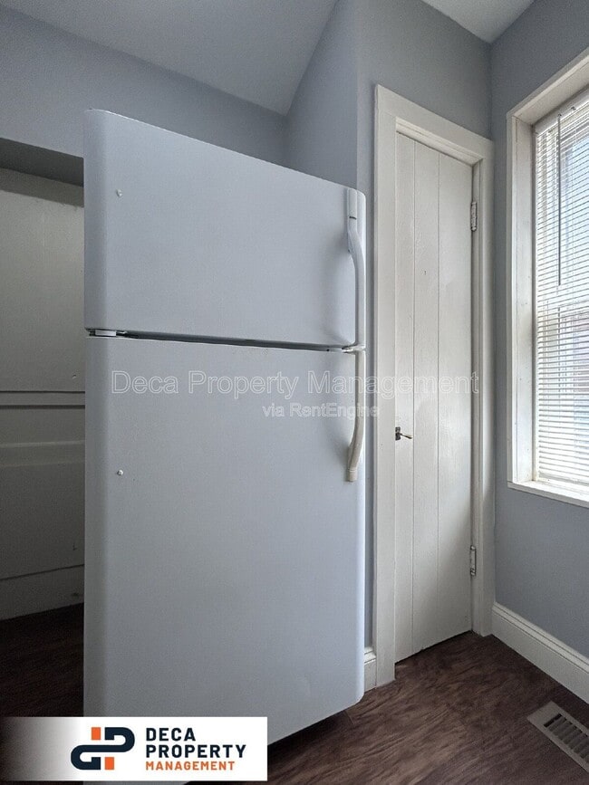 Building Photo - 4227 Ellenwood Ave