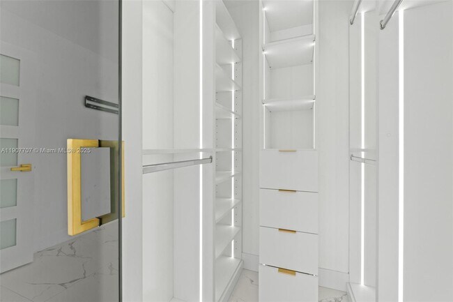 Building Photo - 8761 SW 34th St