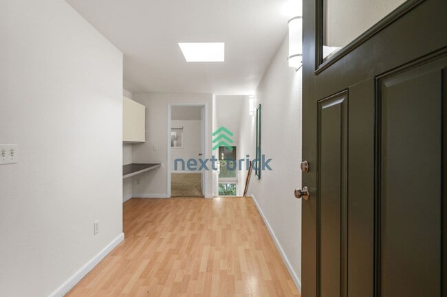 Primary Photo - 2 BED & 1.75 BATH FOR RENT