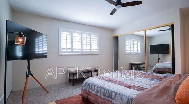 Building Photo - 5301 E Waverly Dr