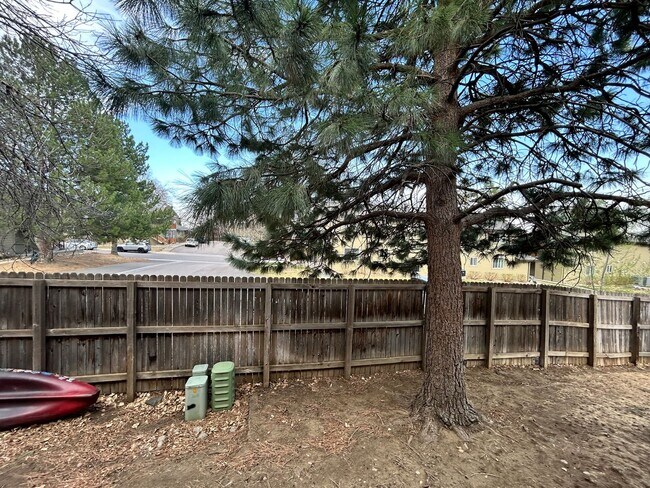 Building Photo - Sunny & Spacious 2-Bedroom Townhome