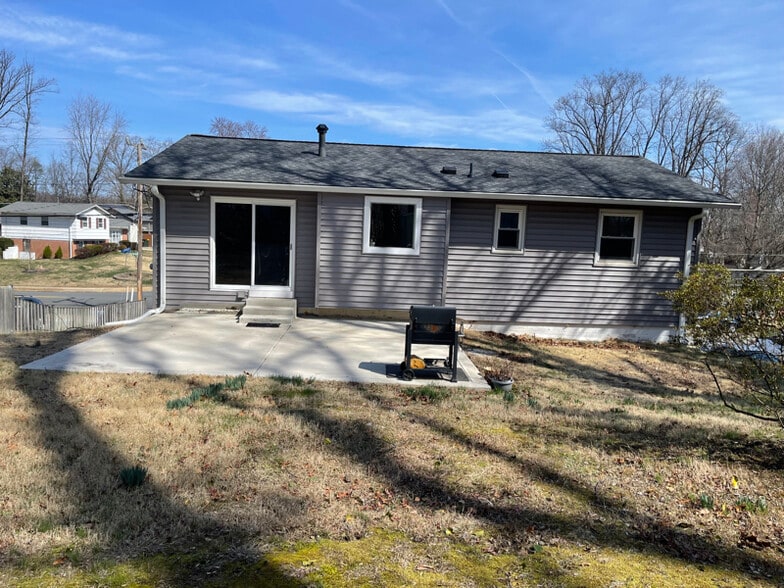 Building Photo - 6204 Greeley Blvd